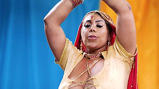 A busty Indian woman fucks