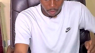 He Fuck the New Cleaner When She Dey Clean the Office