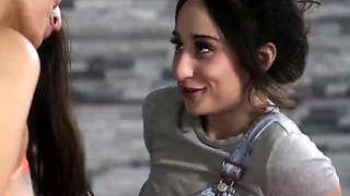 Thick Bella Rolland Seduces And Fucks Petite Isabella Nice