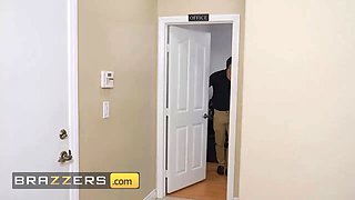 Alexis Tae fails at executing her duties as an intern but she is certainly supreme at dinking around with her boss - brazzers