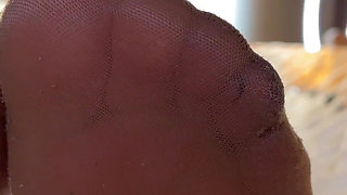 Nylon-clad Goddess in Hammock Slave Licks Through Pantyhose and Panties