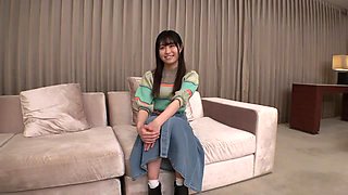 綺麗な顔立ちの爽やかな笑顔美女が艶めく始まりのキス