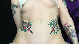 Webcam fun mature brunette with toys cum on cam