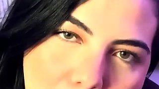 Encontre a namorada safada dos seus sonhos numa mamada