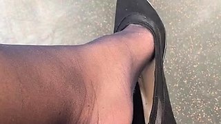 Amateur Foot Fetish Girlfriend Sucks and gives a Footjob