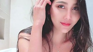 Ebony girl showers her big ass amp masturbating