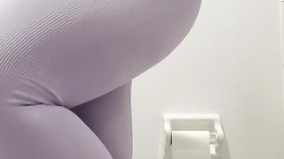In the Toilet Bouncing Holding My Wee as Long as I Can Pissing My Leggings