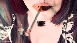 Your Favourite Smoker Tina Snua Tip To Tails 2 Cork cigarettes - Chainsmoking Smoking