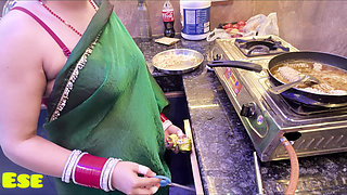 Itni Pyaari Bhabhi ko Bina Chudai Kare Kaise Chhdd Dun!!!