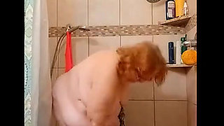 Pee show off