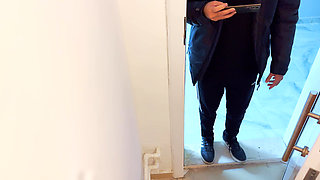 Delivery Guy Gets Best Tip of His Life From a hot MILF