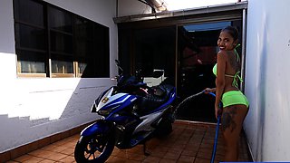 Big booty Thai GF motobike wash and big ass anal penetration