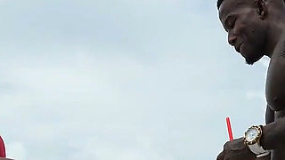 Ebony bubble butt quincy roee gets a south beach dick down after work