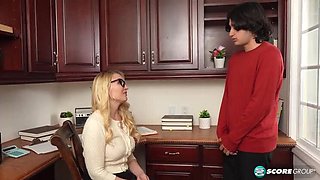 Mature Blonde Julia Robbie Fucks Young 21 Year Old Guy - Hardcore Facial & Blowjob