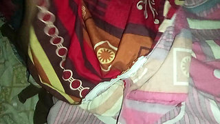 Sneak into the mother-in-law's room, where the limousine is parked relaxed