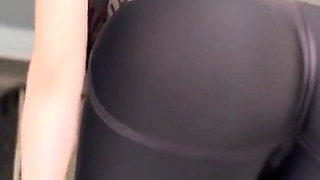 Big Tit Girl in Tight Leggings Got a Creampie After Workout in Gym