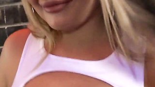Romantic Lana's babe scene