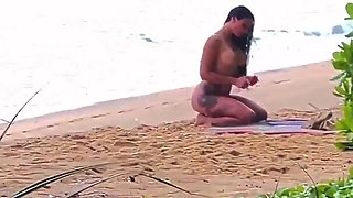 Secret Moment on the Beach Stranger Peeks and Gets His Chance