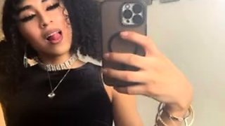 Luma Lavont Masturbates With Mirror Play