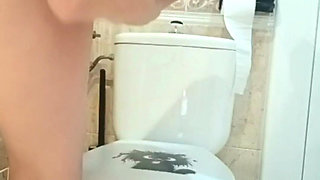 Big Ass White MILF Gets in Bubble to Masturbate Super Hard Until She Cums