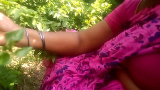 Tamil Aunty Park porn video with boyfriend