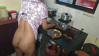 Indian Bride Fucked Hard in Kitchen While Cooking - Desi Bhabhi Rough Sex