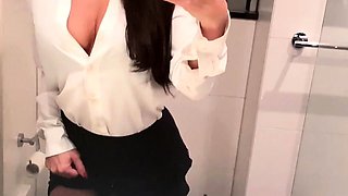Sexy hottie Anetta Keys enjoys a solo toy masturbation