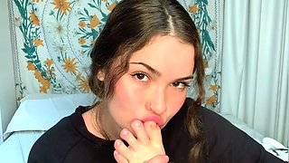 Flexible pale brunette with foot fetish does hot footjob