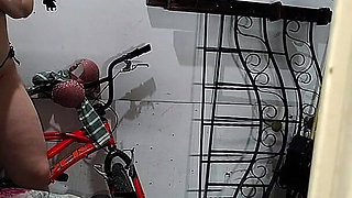 Sex with Mature in Lingerie Trained in the Gym and Is Coming