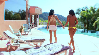 Teen Lesbians Lick Pussies in Wild Bedroom Orgy