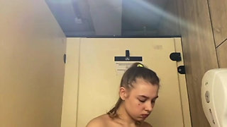 Jucielussie playing with herself in the gym