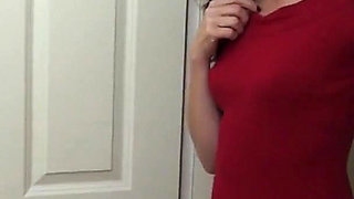 Sexy British MILF Kitty Cream Masturbates in Bed