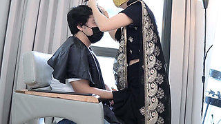 Desi Barber Girl While Hair Cutting Turned Extremely Horny