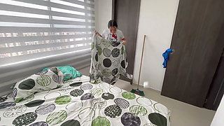 Mi Stepsister Finds Me a Condom and Asks Me to Teach Her How to Use It Using My Big Cock.