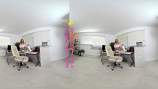 Nerdy amateur british teen babe masturbates