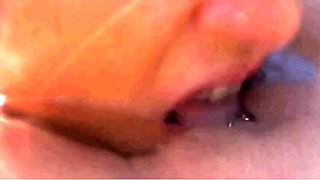 Deutscher Amateur-Paar vergngt sich am Pool auf Mallorca