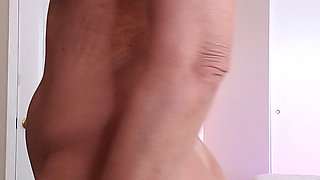 PAWG MILF Camgirl Jess Ryan Flashing Her Big Ass