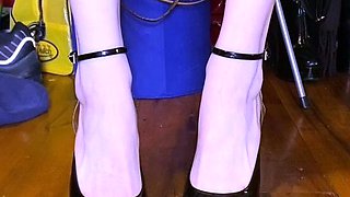 Kinky teen couple practices bdsm foot fetish