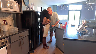 The Apron Affair- Sexy MILF Gets Her Pussy Tasting Like Cheesecake