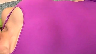 Reiran Akame Gets Stratched by Her Gym Instructor