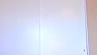 MILF Camgirl Jess Ryan Shows off Her Big Booty