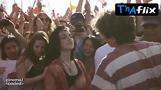 Halle Berry Handsome Vignette in Race The Sun