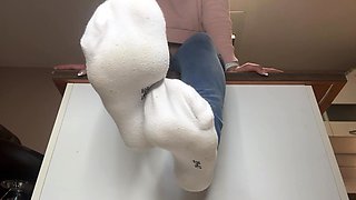 Flexible foot fetish masturbating with feet and hands