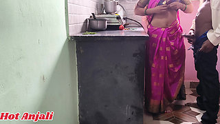 I sucked beautiful hot Anjali aunty's breasts and fucked her pussy, a lot of water came out of her pussy in Bhojpuri style.