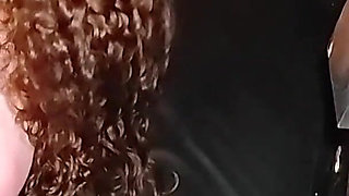 Esfregando Chupando E Fodendo Varios Paus Que Saem Da Parede Do Buraco Da Gloria