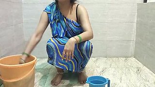 Stepmom Lets Step-Son Fuck Her Big Ass While Cleaning Clothes in Bathtub