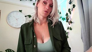 amateur blonde solo webcam