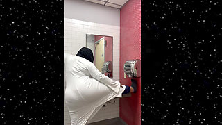 Princess Leia Is Horny but She Must Hurry!