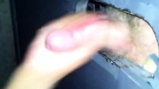 Svenska Hustruns Glory Hole Handjob