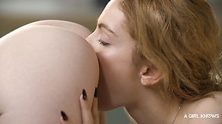 Clara Mia Seduces in Steamy Poolside Orgasm Encounter